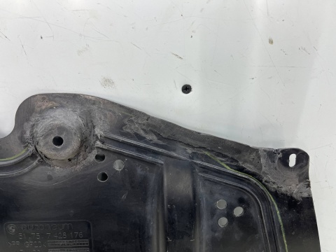 Osłona pod silnik BMW G20 sedan G21 kombi 2018r.- przednia płyta dolna podwozia pod zderzak 7428176 7340857