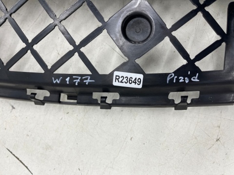 Ślizg Mercedes w177 A-klasa 18r.- przednie górne mocowanie wzmocnienie pasa atrapy noska zderzaka wspornik uchwyt przód ORYGINAL