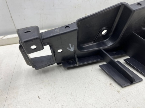 Ślizg Peugeot 308 III T10 HB 21r.- tylne środkowe mocowanie zderzaka wspornik uchwyt tył ORYGINALNY 9836418080