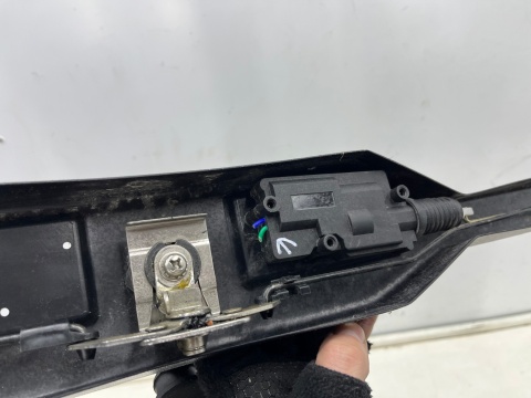 Zamek klapy bagażnika Mitsubishi L200 06r.- przycisk tylnej szyby zabudowy Road Ranger mechanizm BEZ KLUCZA