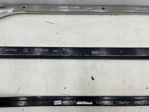 Zawias drzwi Renault Trafic III Talento NV300 Primastar II Vivaro B 14r.- prowadnica szyna prawych drzwi bocznych KPL