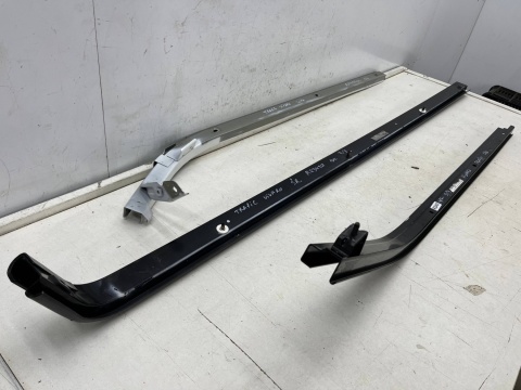 Zawias drzwi Renault Trafic III Talento NV300 Primastar II Vivaro B 14r.- prowadnica szyna prawych drzwi bocznych KPL