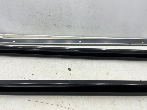 Zawias drzwi Renault Trafic III Talento NV300 Primastar II Vivaro B 14r.- prowadnica szyna prawych drzwi bocznych KPL