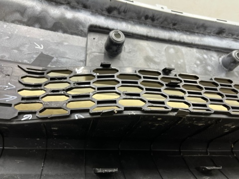 Zderzak przedni Maxus LDV Deliver 9 V90 19r.- przód 4XPDC