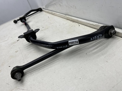 Drążek stabilizatora Toyota Yaris Cross 20r.- drążek przedni stabilizator przód razem z łącznikami stabilizatora