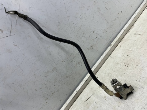 Klema akumulatora Ford C-Max MK2 Focus Mk3 Kuga Mk2 12-19r. przewód MINUS minusowy av6n-10c679-bd