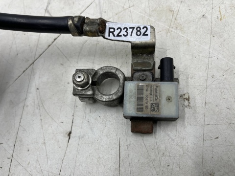 Klema akumulatora Ford C-Max MK2 Focus Mk3 Kuga Mk2 12-19r. przewód MINUS minusowy av6n-10c679-bd
