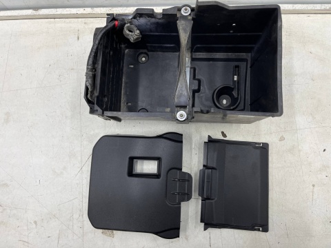Podstawa akumulatora Ford C-Max MK2 Focus MK3 Kuga MK2 12-19r. mocowanie obudowa pokrywa obejma akumulatora