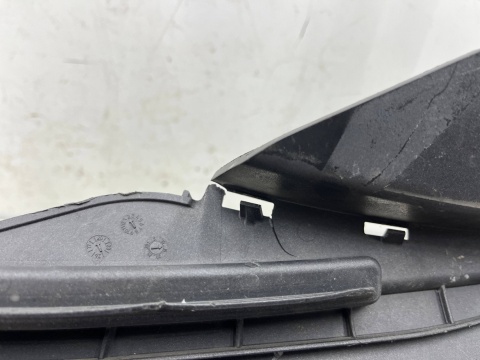 Ślizg Mercedes w247 B-klasa 18r.- prawe przednie górne mocowanie zderzaka wspornik uchwyt prawy przód ORYGINALNY a2478853202