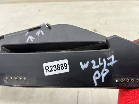 Ślizg Mercedes w247 B-klasa 18r.- prawe przednie górne mocowanie zderzaka wspornik uchwyt prawy przód ORYGINALNY a2478853202