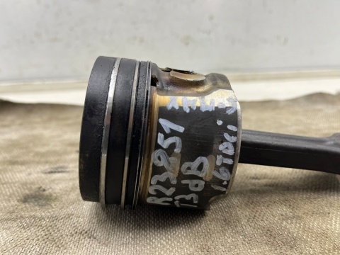 Tłok korbowód Citroen Peugeot Ford Mazda Volvo 1.6 TDCi 1.6 HDi 95km T3DB diesel