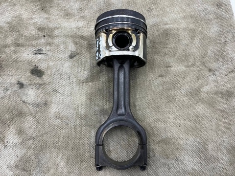 Tłok korbowód Citroen Peugeot Ford Mazda Volvo 1.6 TDCi 1.6 HDi 95km T3DB diesel