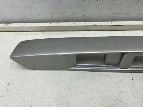 Listwa Mazda 2 I DY 02-07r. blenda nakładka dolna klapy bagażnika