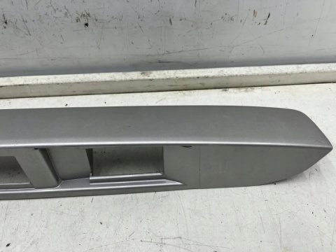 Listwa Mazda 2 I DY 02-07r. blenda nakładka dolna klapy bagażnika