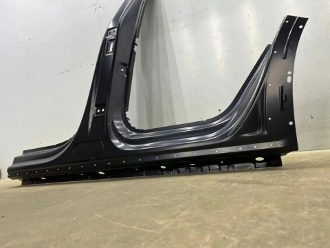 Poszycie VW Touareg 3 III 18r.- lewy próg słupek środkowy ćwiartka