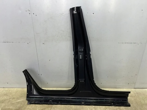 Poszycie VW Touareg 3 III 18r.- lewy próg słupek środkowy ćwiartka