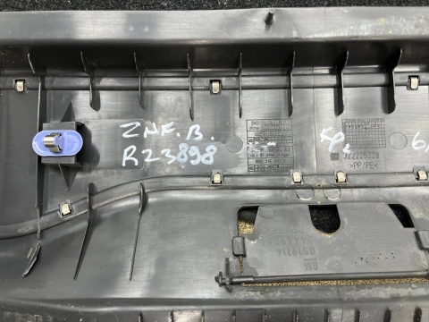 Tapicerka Opel Zafira B 05-14r. wykładzina boczki bagażnika wkład mata dywan podłoga KOMPLET