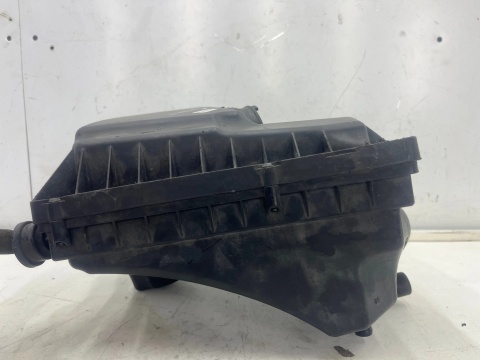 Obudowa filtra powietrza Opel Zafira B 05-14r. 1.9 CDTI 55557127