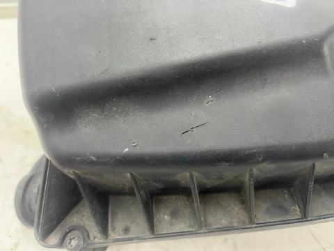 Obudowa filtra powietrza Opel Zafira B 05-14r. 1.9 CDTI 55557127