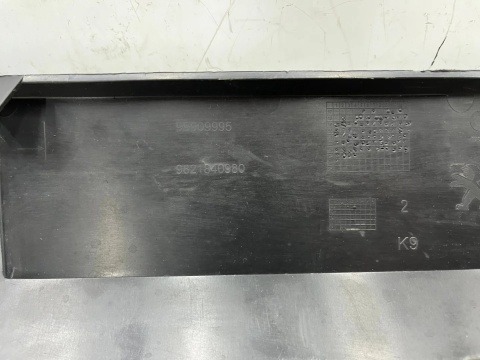 Pas przedni Citroen Berlingo Partner Rifter Doblo Combo E ProAce City 18r.- wzmocnienie kierownica powietrza dolna część