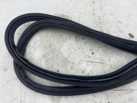 Uszczelka Opel Zafira B 05-14r. guma klapy bagażnika karoseryjna