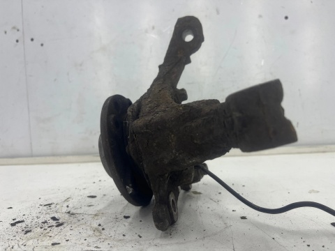 Zwrotnica Opel Zafira B 05-14r. 1.9 CDTI lewy przód piasta