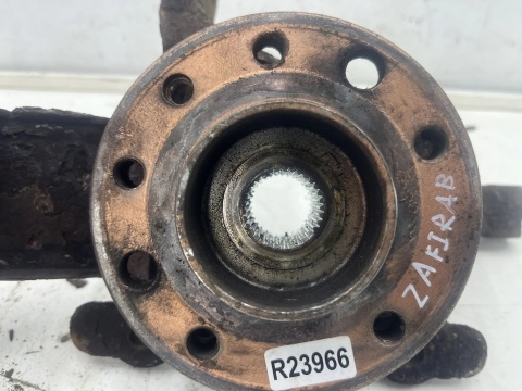 Zwrotnica Opel Zafira B 05-14r. 1.9 CDTI lewy przód piasta