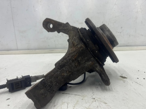 Zwrotnica Opel Zafira B 05-14r. 1.9 CDTI prawy przód piasta