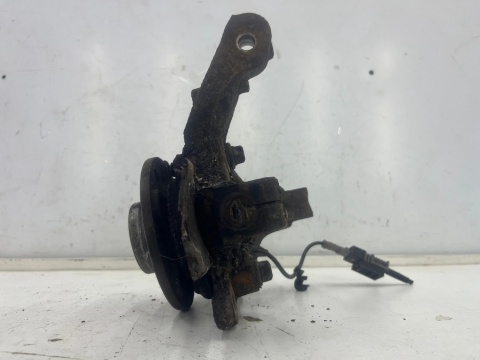 Zwrotnica Opel Zafira B 05-14r. 1.9 CDTI prawy przód piasta