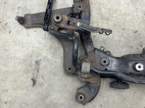 Belka silnika Opel Zafira B 05-14r. 1.9 CDTi kołyska wózek sanki drążek wahacze