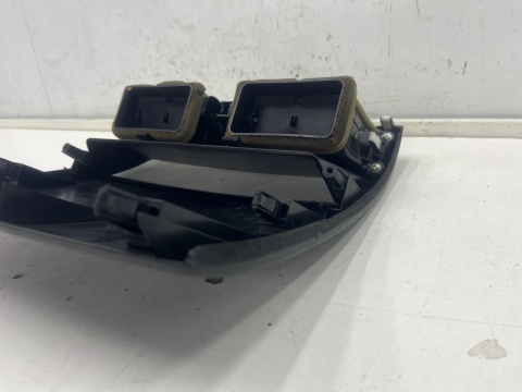 Kratka nawiewu Mazda 6 II GH 07-12r. środkowa nadmuchu wnętrza przycisk świateł awaryjnych gsidgm946