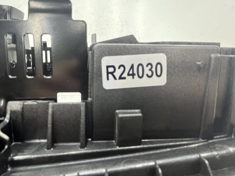 Ramka radia Opel Zafira B 05-14r. Kratki nawiewu panel przycisk awaryjnego 13162552