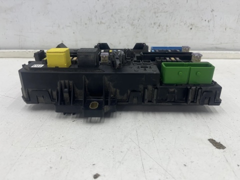 Skrzynka bezpieczników Opel Zafira B 05-14r. 13206759 moduł BSI