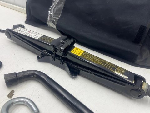 Zestaw narzędzi Zafira B Astra H Vectra C 02-14r. winda klucz hak 13162852 9175184