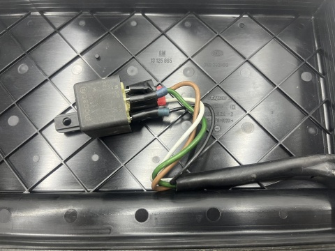 Skrzynka bezpieczników Opel Zafira B Astra H 05-14r. moduł BSI 13206754