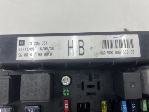 Skrzynka bezpieczników Opel Zafira B Astra H 05-14r. moduł BSI 13206754