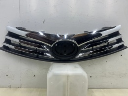Atrapa Toyota Corolla E180 11 XI 13-16r. Przedlift grill przednia maskownica zderzaka znaczek nowa oryginalna 53111-02790