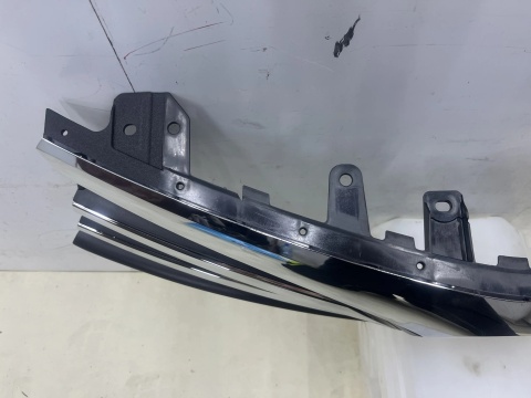 Atrapa Toyota Corolla E180 11 XI 13-16r. Przedlift grill przednia maskownica zderzaka znaczek nowa oryginalna 53111-02790