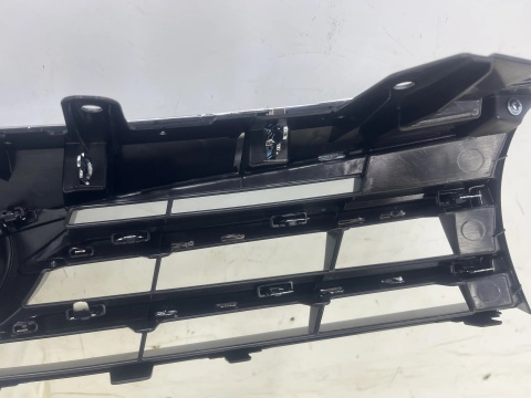 Atrapa Toyota Corolla E180 11 XI 13-16r. Przedlift grill przednia maskownica zderzaka znaczek nowa oryginalna 53111-02790