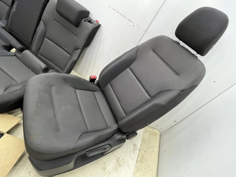 Fotele VW Golf 7 VII 12-20r. GRZANE tylna kanapa mały przebieg EUROPA Komplet
