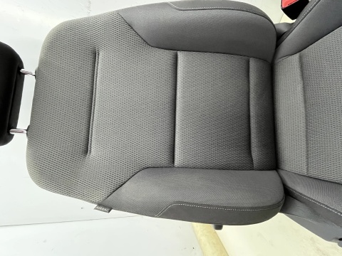 Fotele VW Golf 7 VII 12-20r. GRZANE tylna kanapa mały przebieg EUROPA Komplet