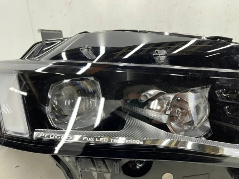 Lampa reflektor Peugeot 508 II 18-23r. PRAWA przednia FULL LED Europa oryginal PRAWY przód 9839014080