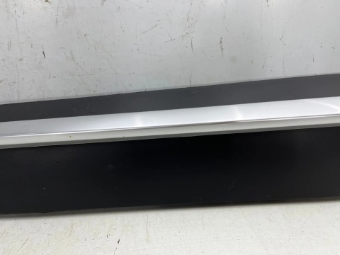 Listwa Mazda CX-3 CX3 14-21r. lewa przednia dolna nakładka drzwi lewy przód listewka srebrny połysk d10e-51rb1