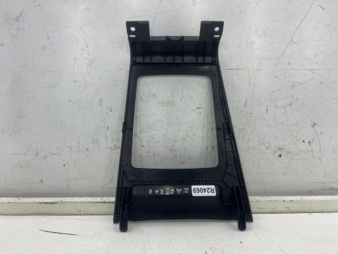 Ramka lewarka wybieraka biegów Opel Zafira B 05-14r. 13162584