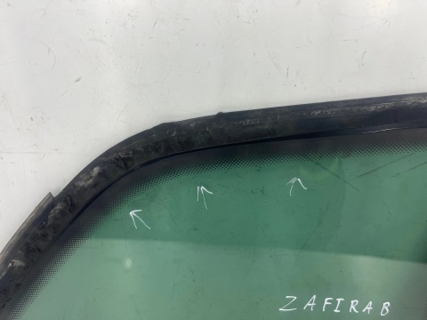 Szyba boczna Opel Zafira B 05-14r. lewy tylny trójkąt karoseryjna 13123939