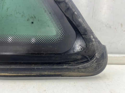 Szyba boczna Opel Zafira B 05-14r. prawy tylny trójkąt karoseryjna 13123942