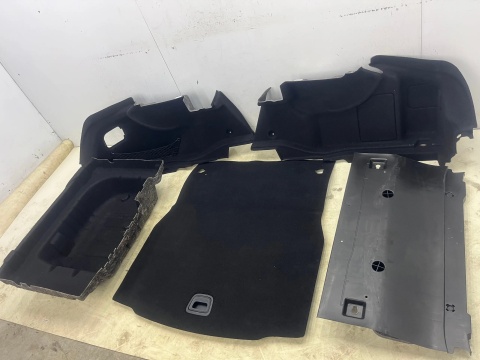 Tapicerka Mercedes w213 16-23r. wykładzina boczki bagażnika wkład mata KPL