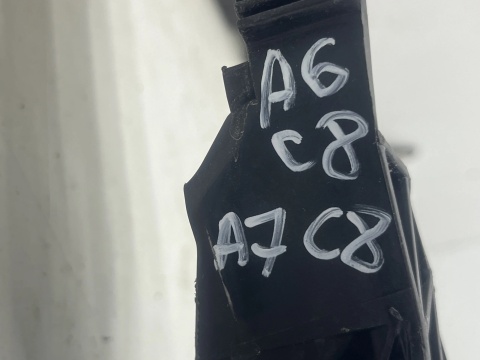 Pas przedni Audi A6 C8 Audi A7 C8 Sportback II 18-25r. wzmocnienie czołowe ramka chłodnic oryginal 4k0805594