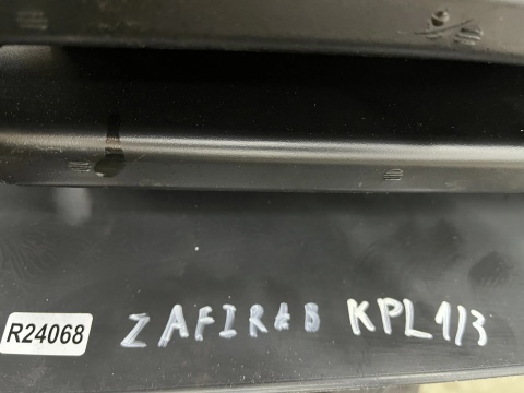 Tunel środkowy Opel Zafira B 05-14r. uchwyt na kubki tylne kratki nawiewu EU 13144422