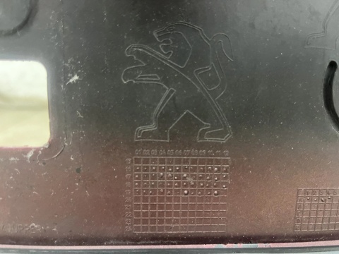 Zderzak przedni Peugeot 3008 5008 II 2 16-20r. przód 6XPDC 9815499077